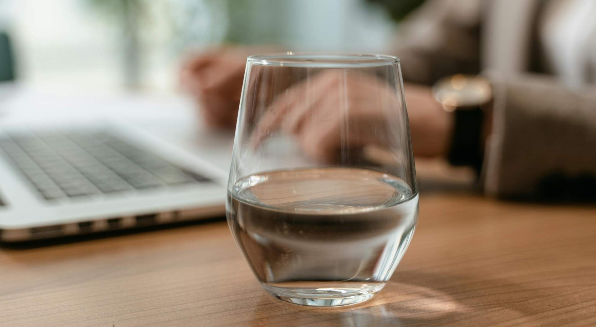 Pocit k&nbsp;nezaplacení začíná u&nbsp;obyčejné sklenice vody