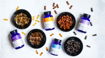 Doplňky stravy bereme vážně. Ale co voda, kterou je zapíjíme?