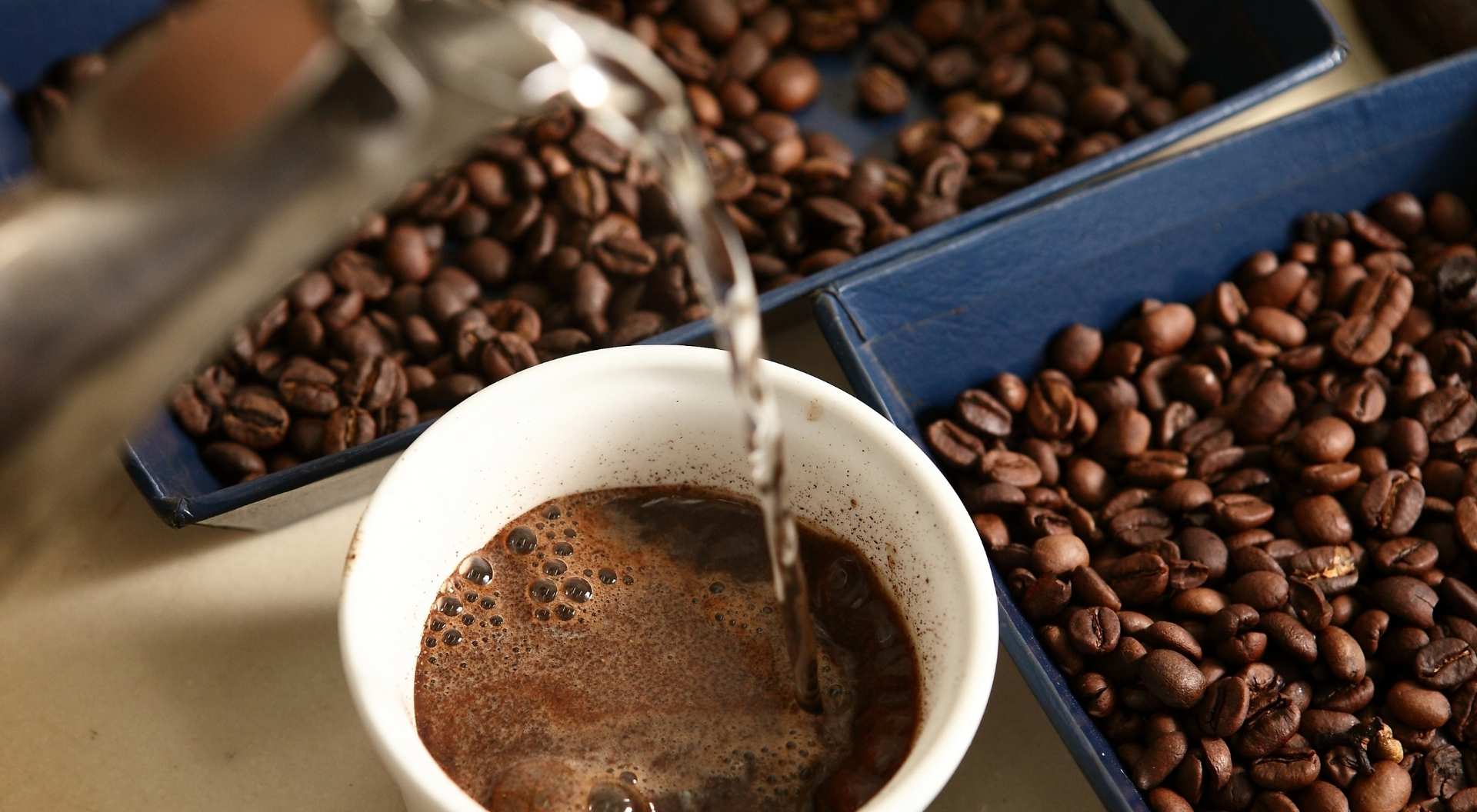 Dobrá káva začíná u&nbsp;vody. Filbec míří na Budějckej Coffee Fest.